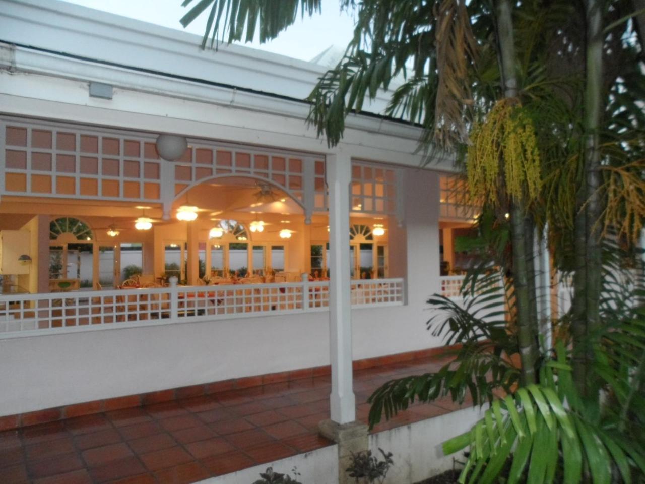 Hotel Pommarine Bridgetown Kültér fotó