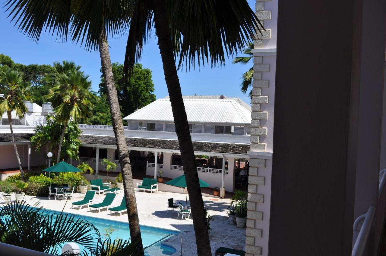 Hotel Pommarine Bridgetown Kültér fotó