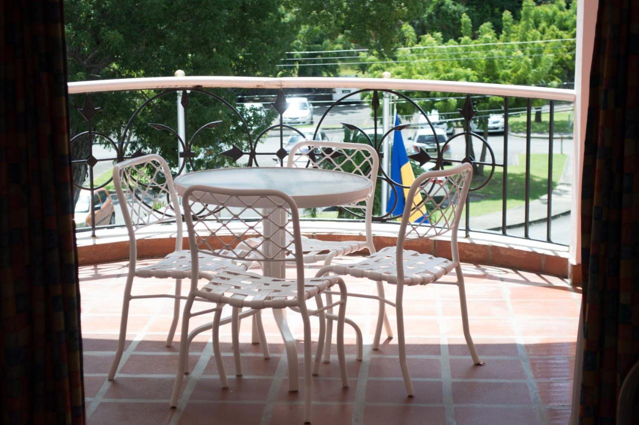 Hotel Pommarine Bridgetown Kültér fotó
